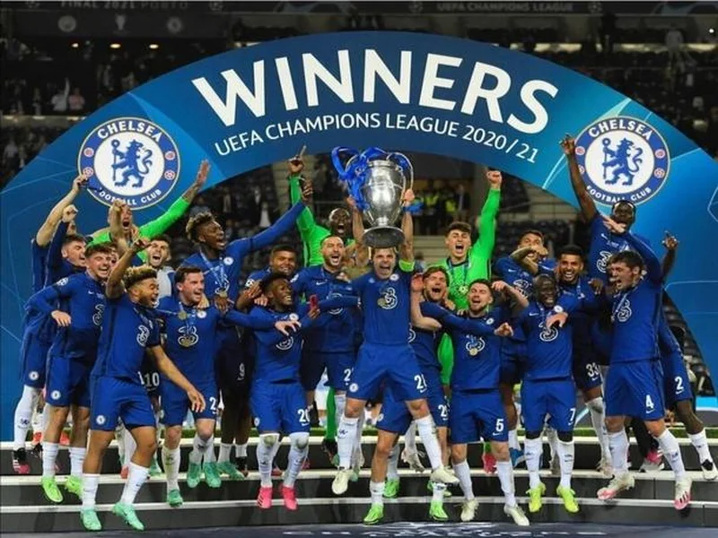 内维尔:切尔西实力能进欧冠区,但与争冠球队差距明显